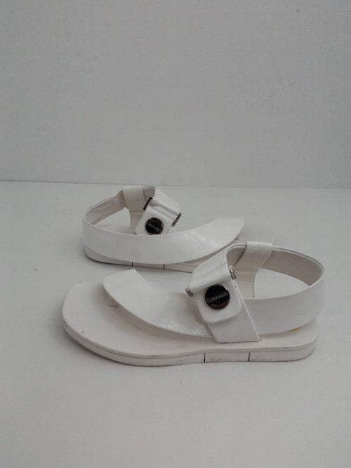 Calvin Klein Women's Uno Flat Sandal, White, Size 5.0 : Amazon.in: Shoes &  Handbags